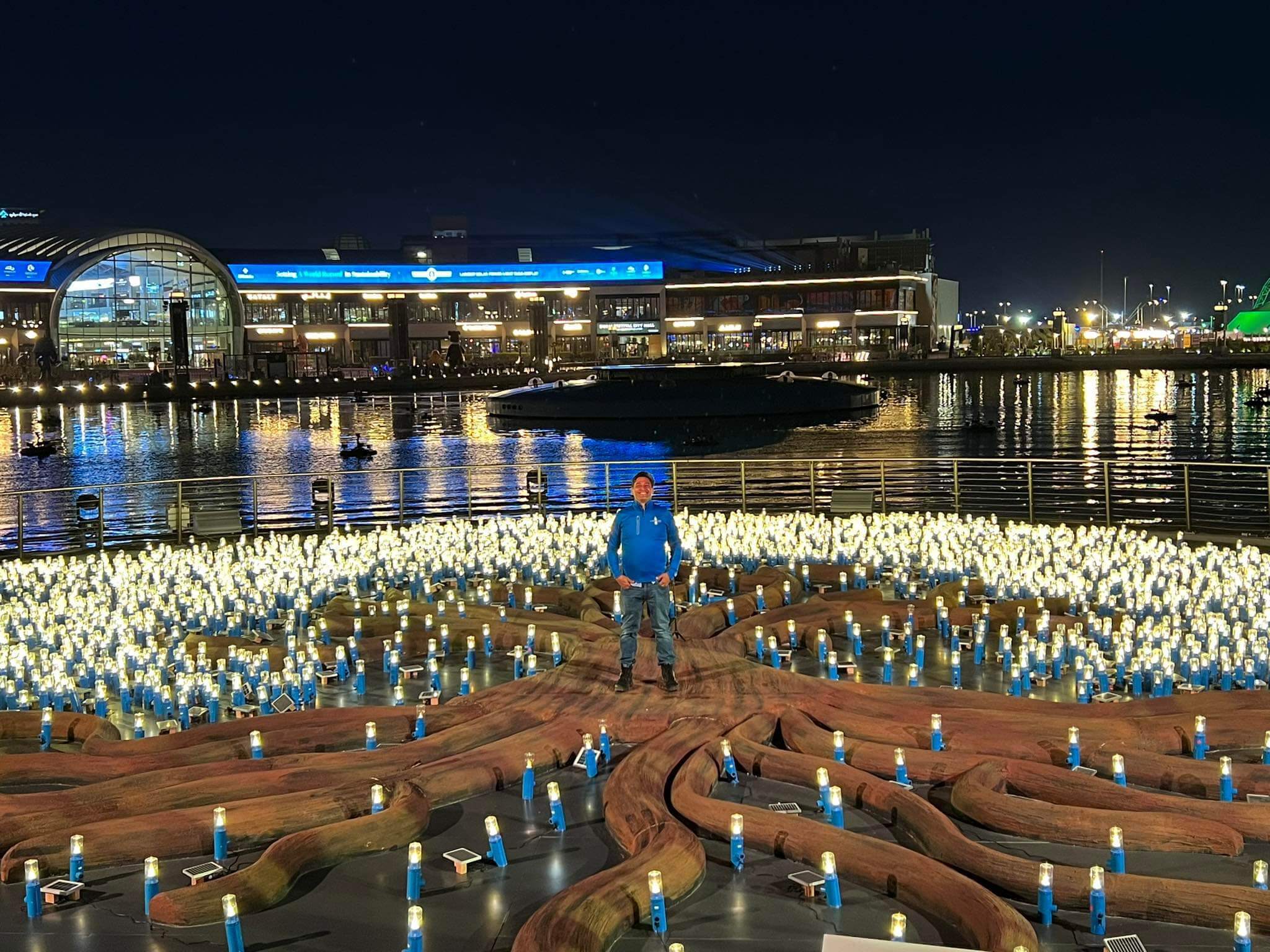 Liter of Light Achieves World Record for World’s Largest Solar Artwork